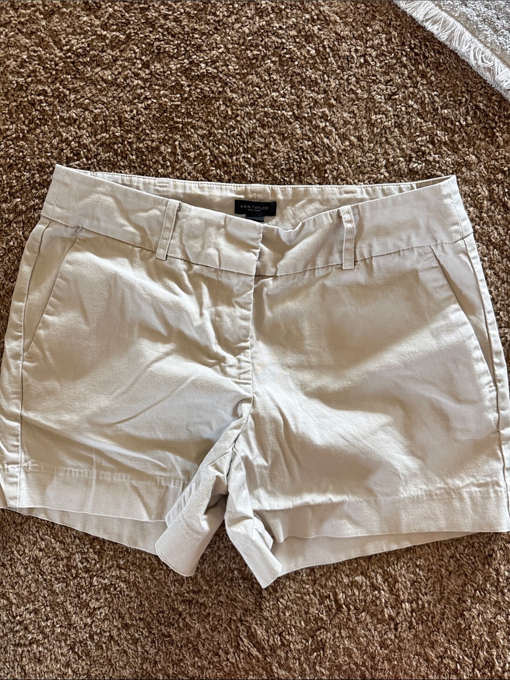 Women’s Ann Taylor Factory khaki shorts sz 0 Nice!